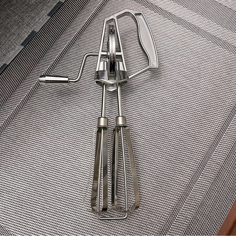 Hand Crank Rotary Egg Beater – Stainless Steel Kitchen Tool